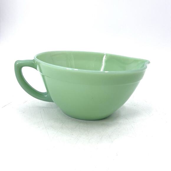 Vintage Fire King Oven Ware Green Jadeite Mixing Bowl with Handle & Pour Spout - Picture 3 of 7